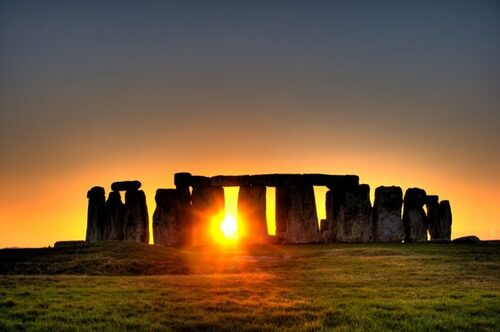 Sunrise-Stonehenge-665x442.jpg